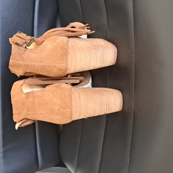 BOHO Chinese Laundry Sandals - Picture 4 of 8